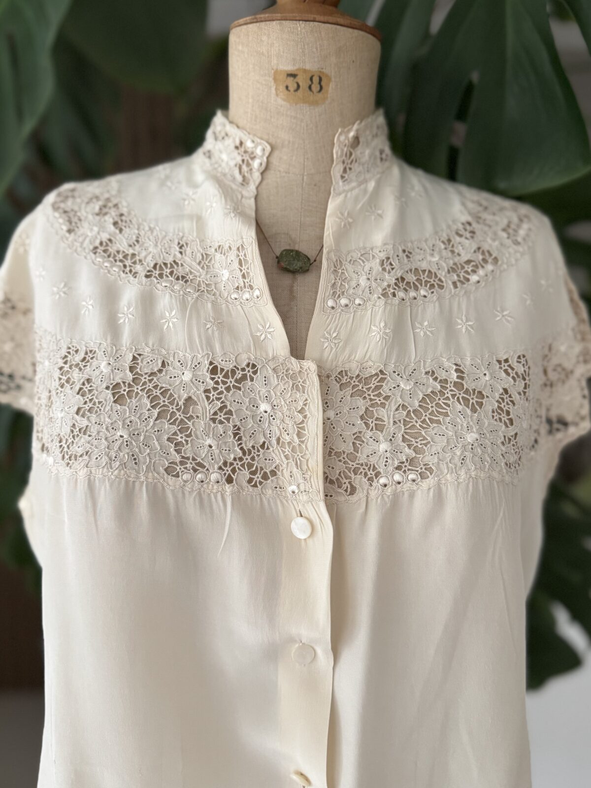 LÉA - Pièce Vintage – Image 2