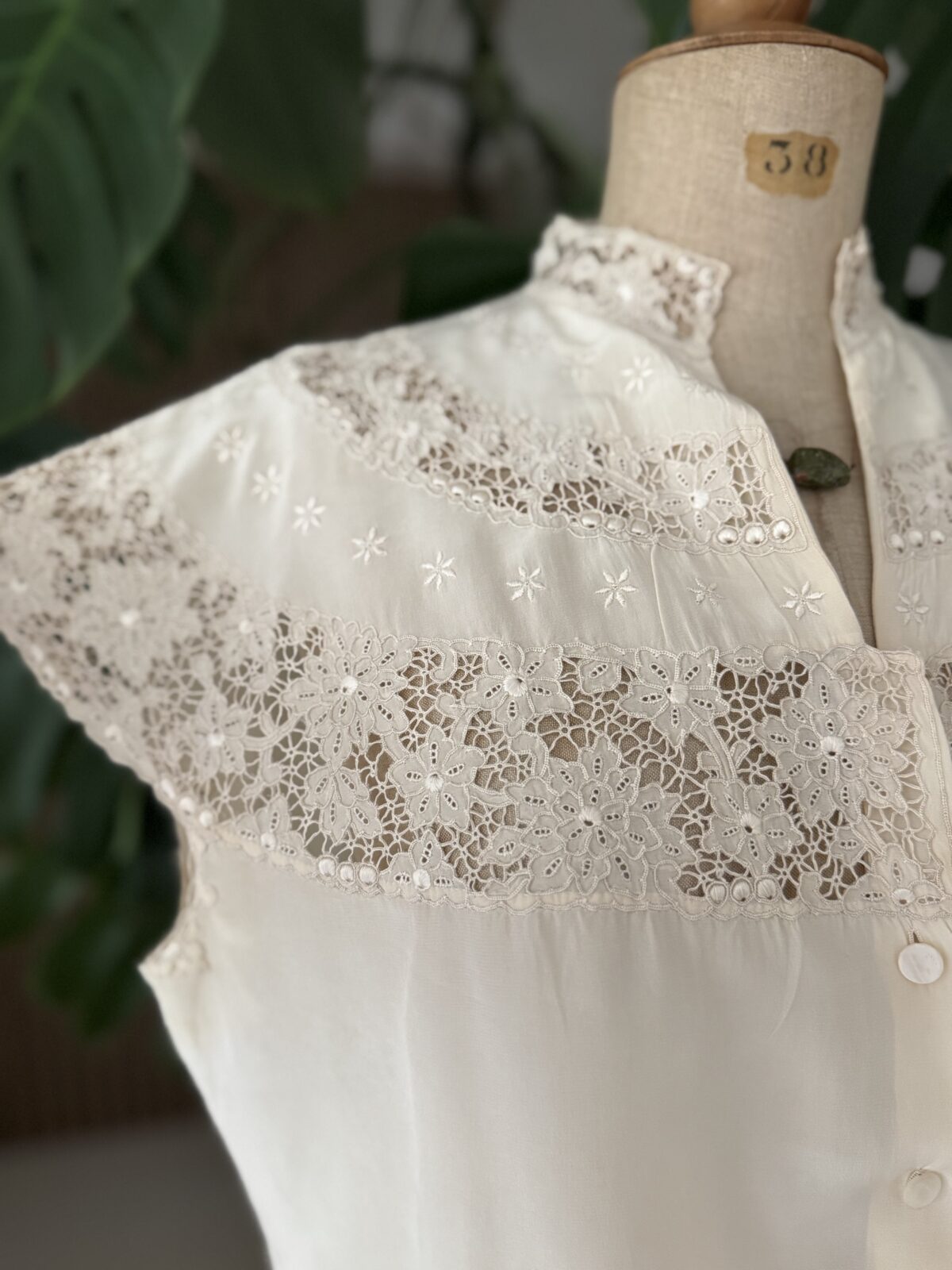 LÉA - Pièce Vintage – Image 4