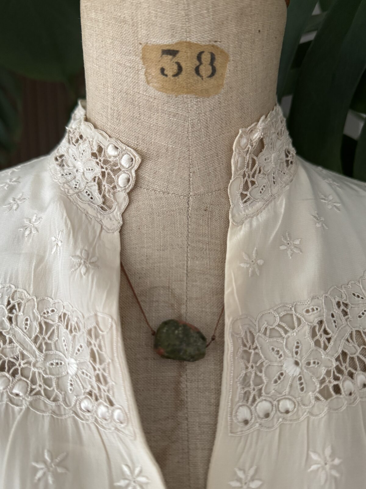 LÉA - Pièce Vintage – Image 3